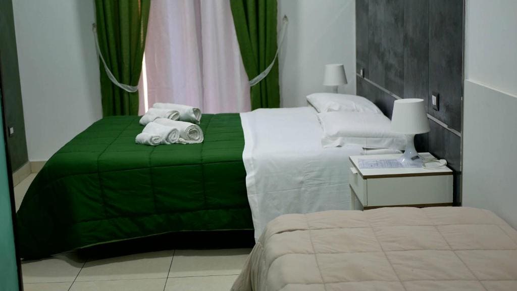 Superior Triple Room room - Image 1