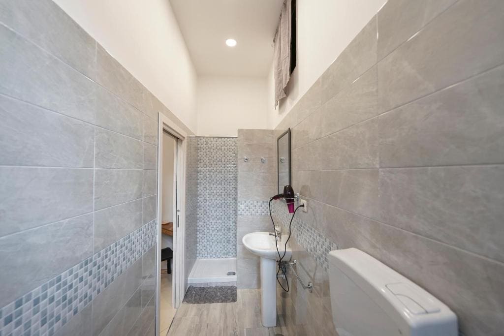 Double Room with Private Bathroom room - Image 2