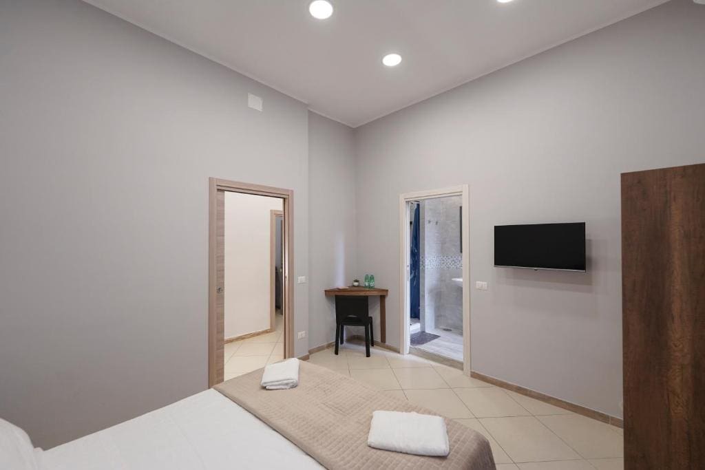 Double Room with Private Bathroom room - Image 3