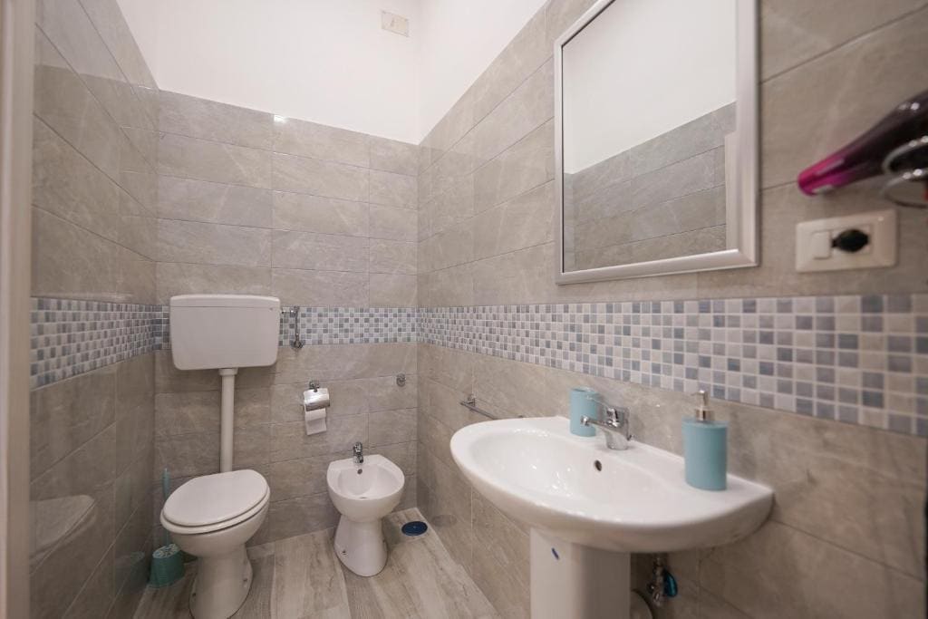 Quadruple Room with Private Bathroom room - Image 3