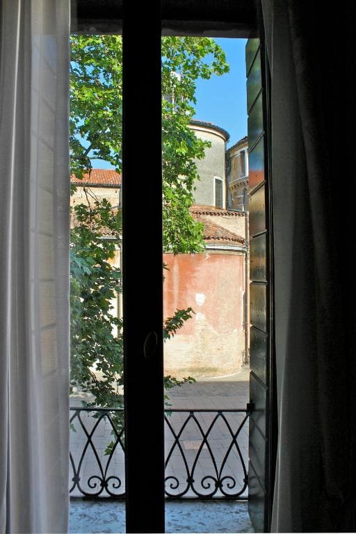 Deluxe Triple Room room - Image 1
