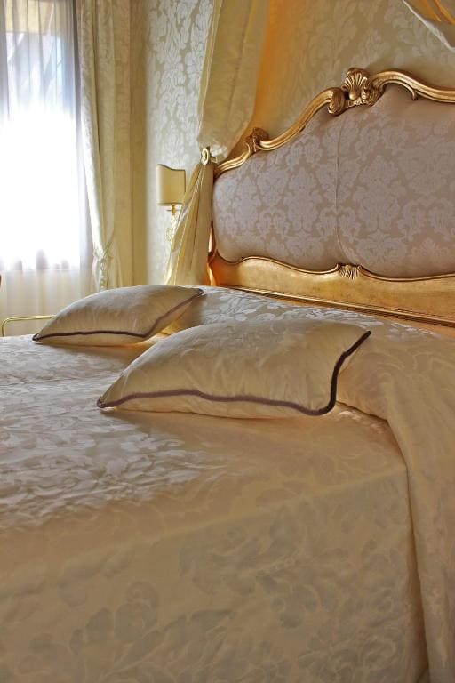 Deluxe Triple Room room - Image 2
