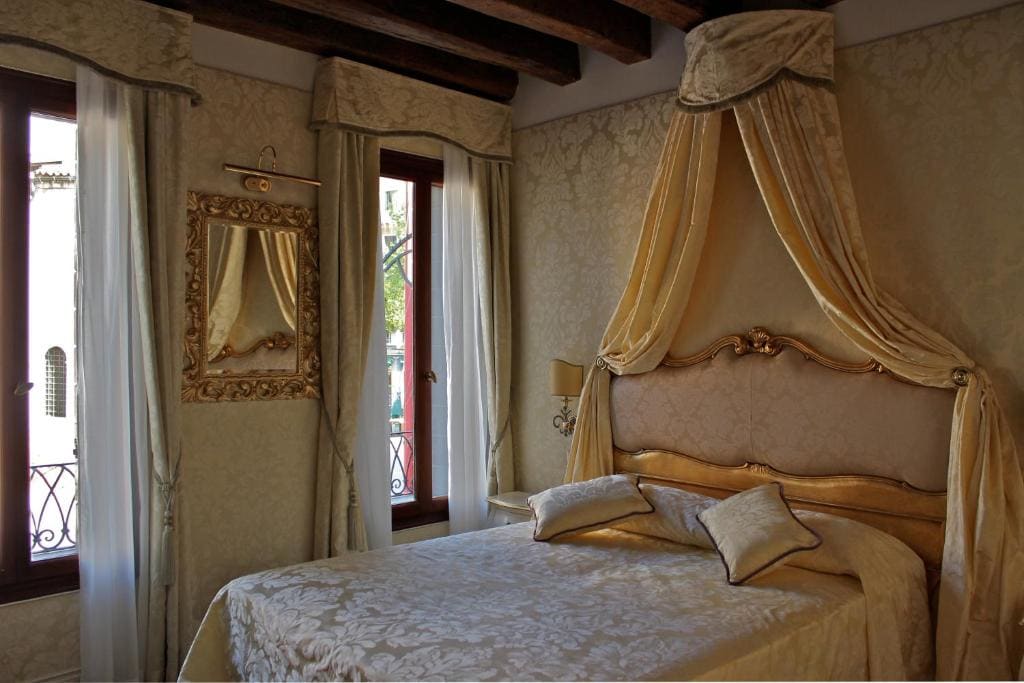 Double or Twin Room with View room - Image 3