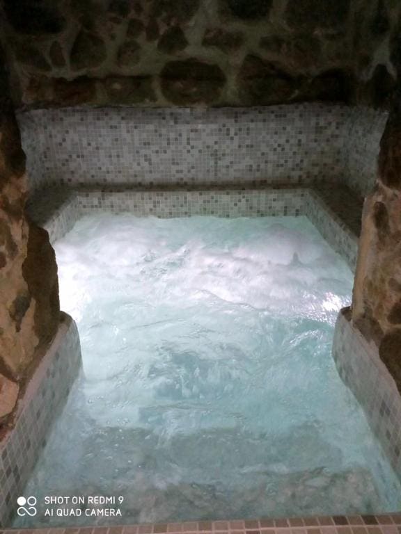 Suite with Hot Tub room - Image 3
