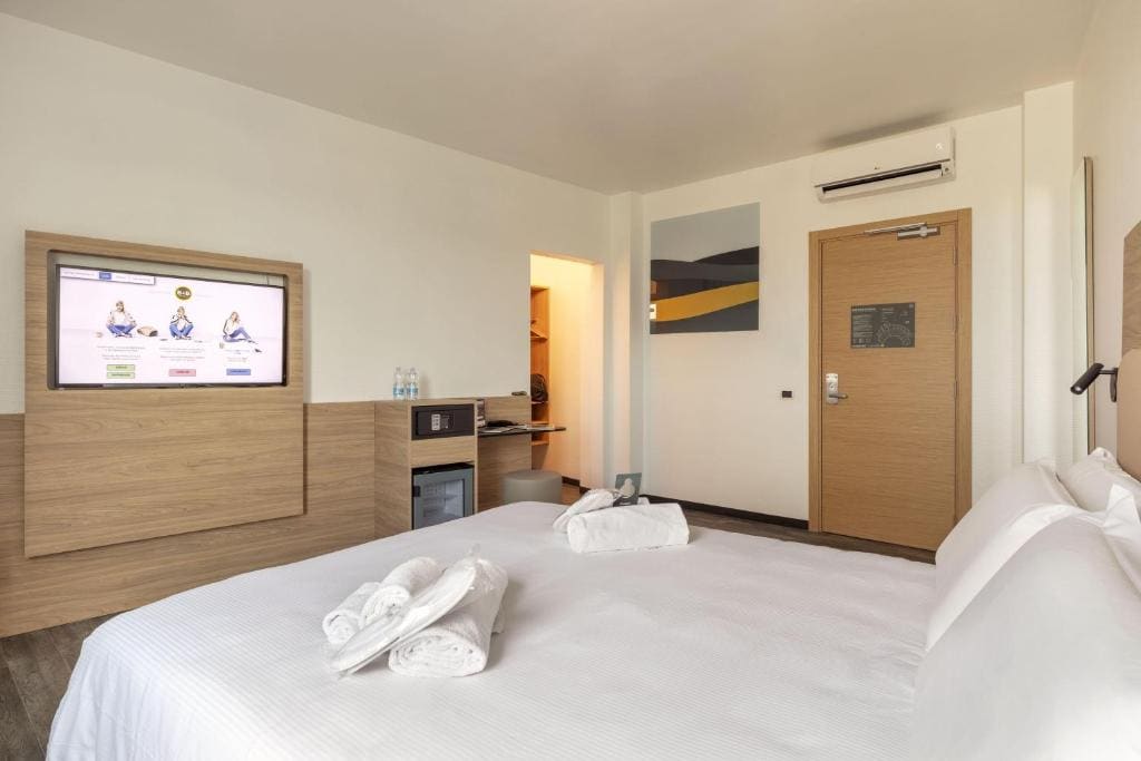 Deluxe Room room - Image 2