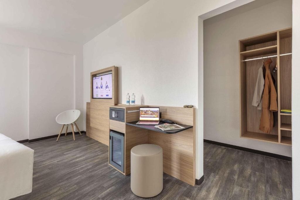 Deluxe Room room - Image 1
