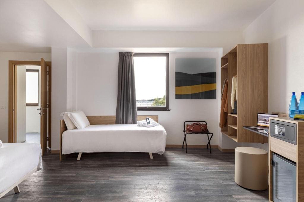 Superior Triple Room room - Image 2