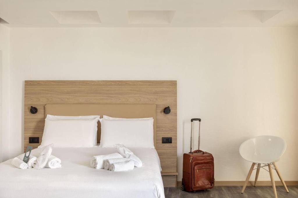 Superior Triple Room room - Image 3