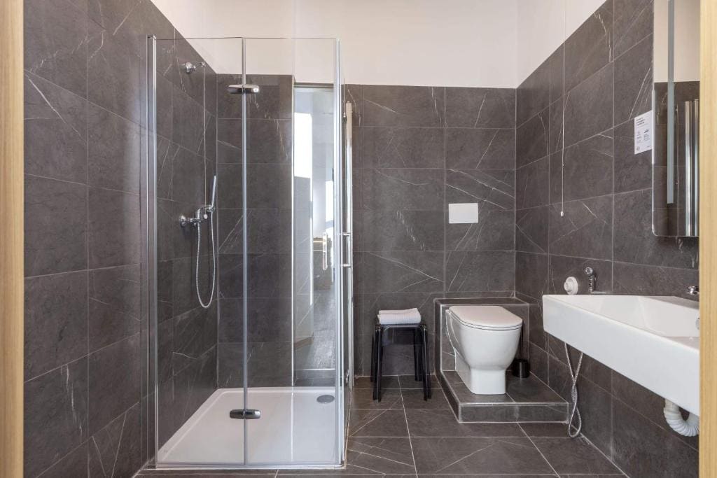 Twin Room - Disability Access room - Image 2