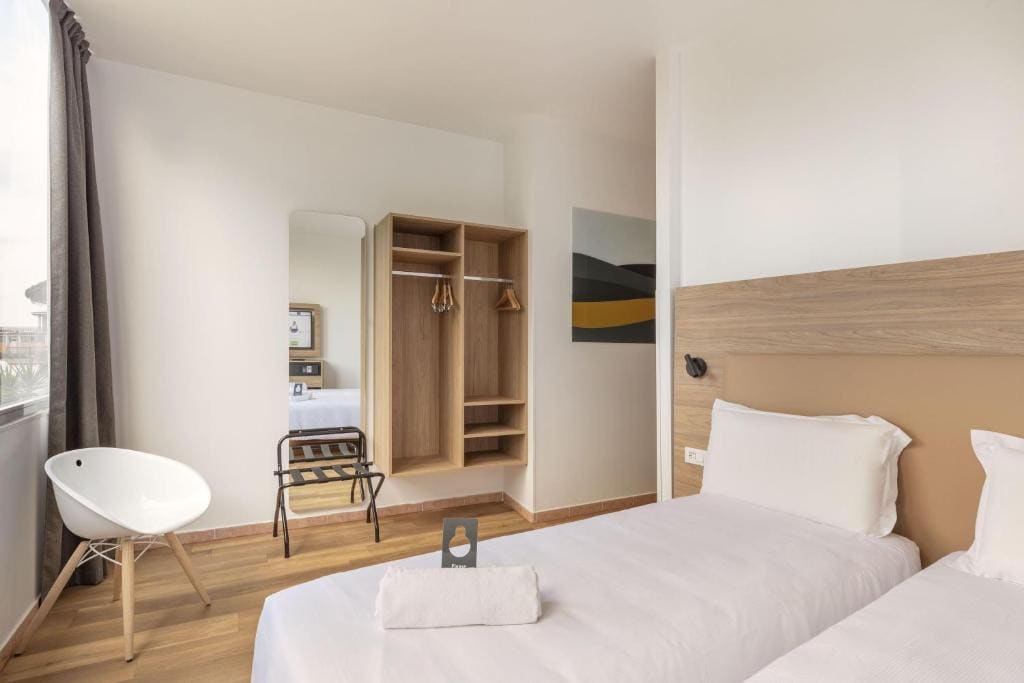 Twin Room - Disability Access room - Image 3