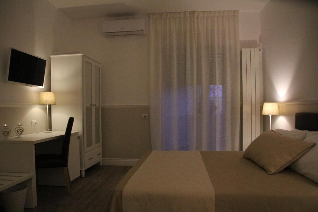 Deluxe Room room - Image 2