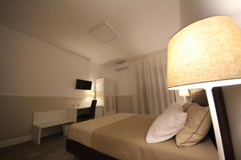 Deluxe Room room - Image 1