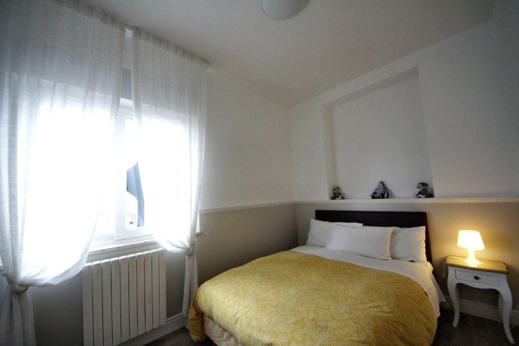 Double Room with French Bed and Private External Bathroom room - Image 3