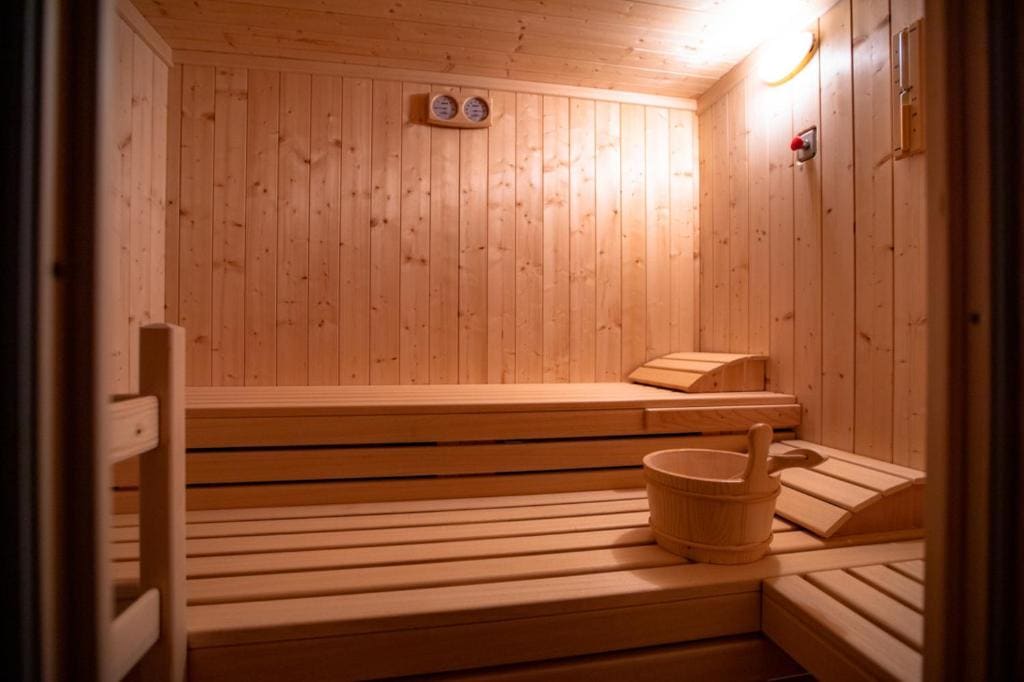 Large Double or Twin Room room - Image 2