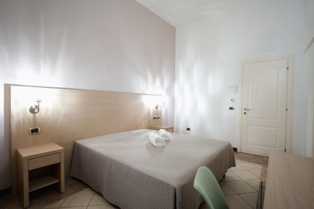 Double Room with Private Bathroom room - Image 3