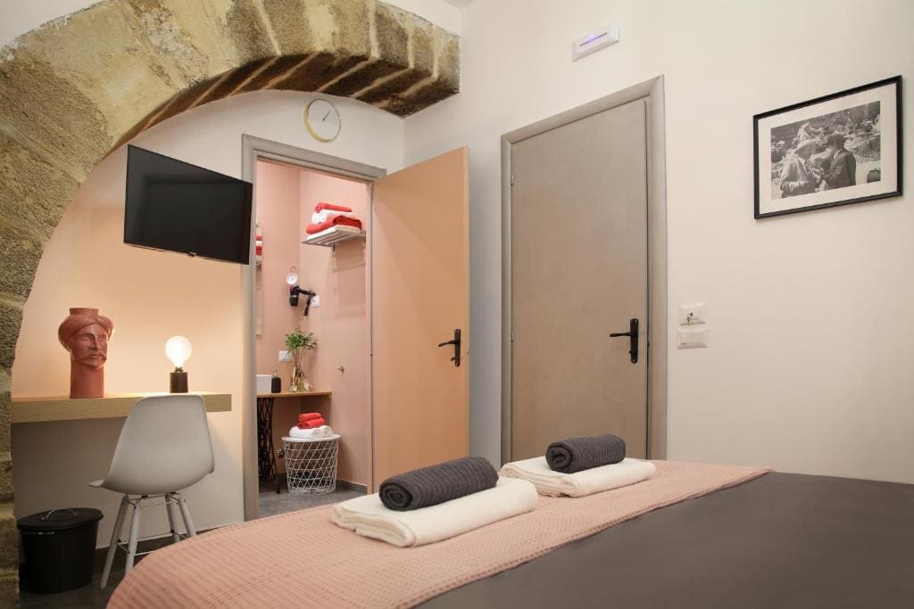 Standard Double Room room - Image 2
