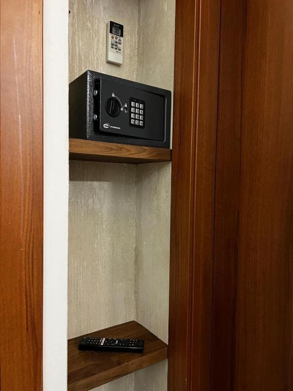 Double Room with Private Bathroom room - Image 2
