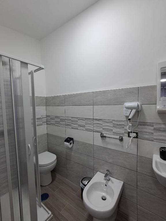Room room - Image 3