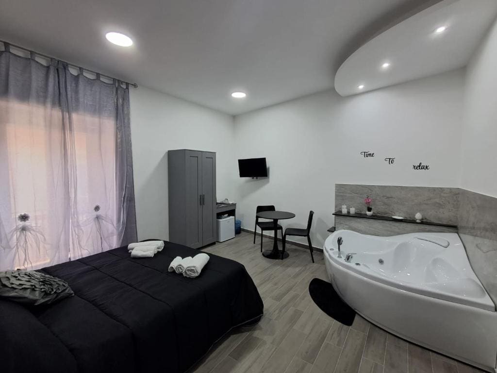 Room room - Image 2