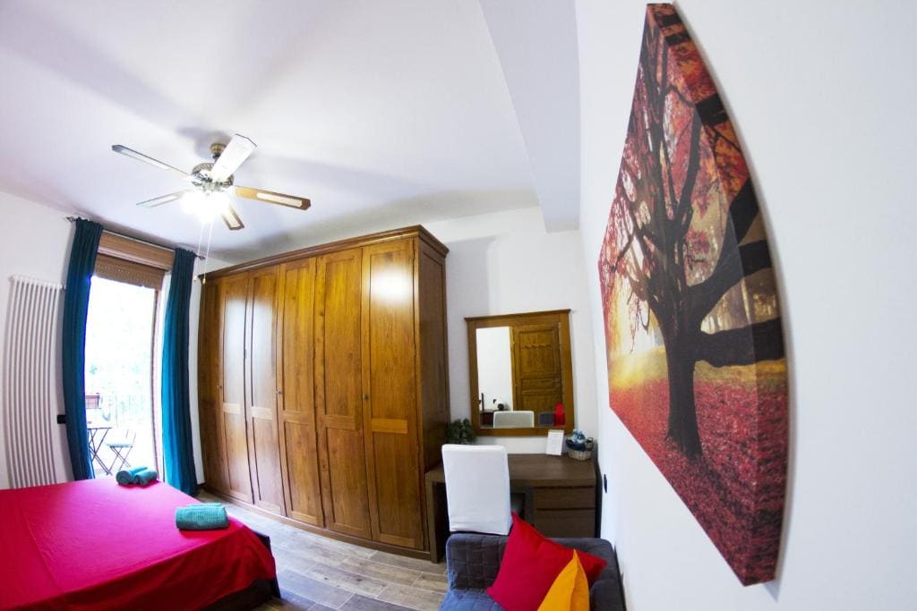 Queen Room with Shared Bathroom room - Image 1