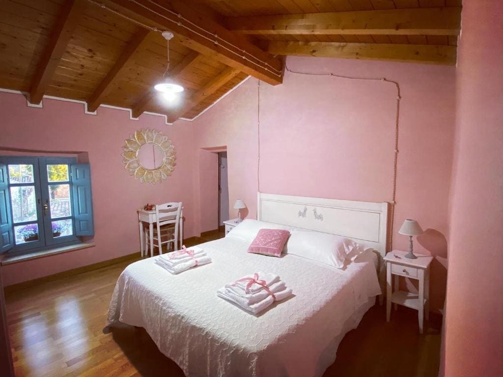 Deluxe Room room - Image 3