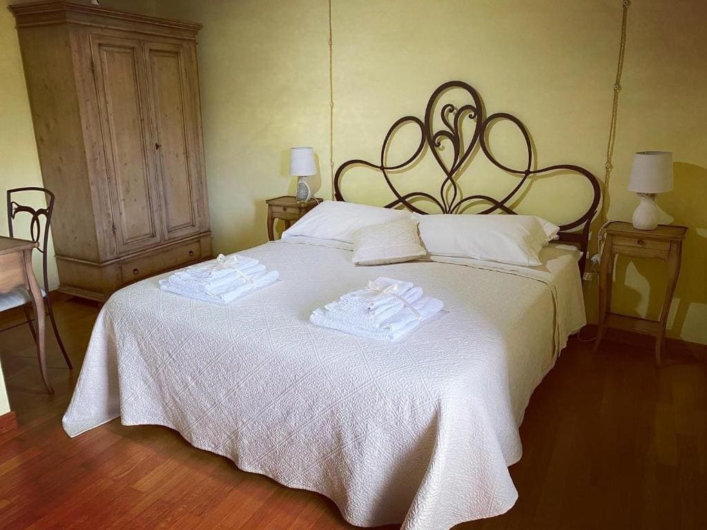 Deluxe Room room - Image 2