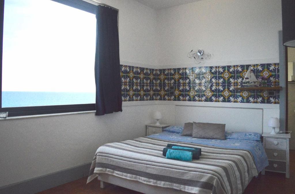Room room - Image 2
