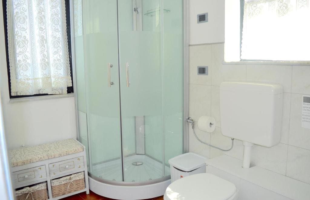 Room room - Image 3