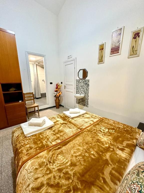 Classic Quadruple Room room - Image 3