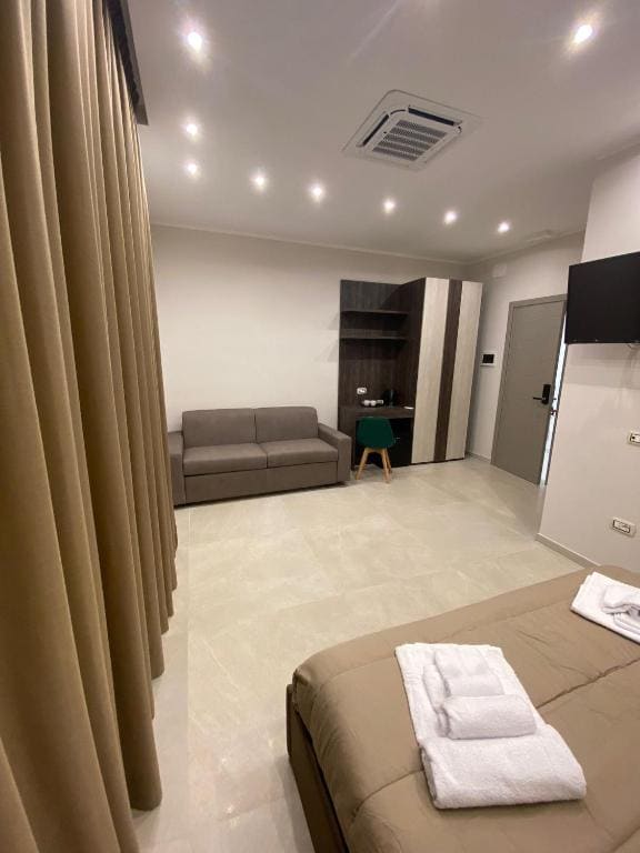 Deluxe Family Room room - Image 1