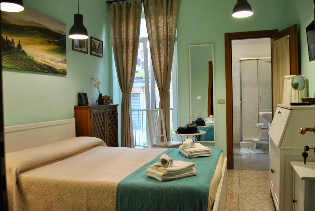 Double Room with Private Bathroom room - Image 1