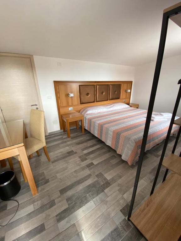 Double Room with Private Bathroom room - Image 1