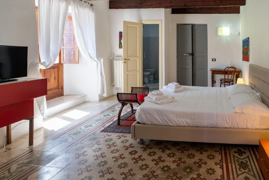 King Room with Balcony room - Image 1