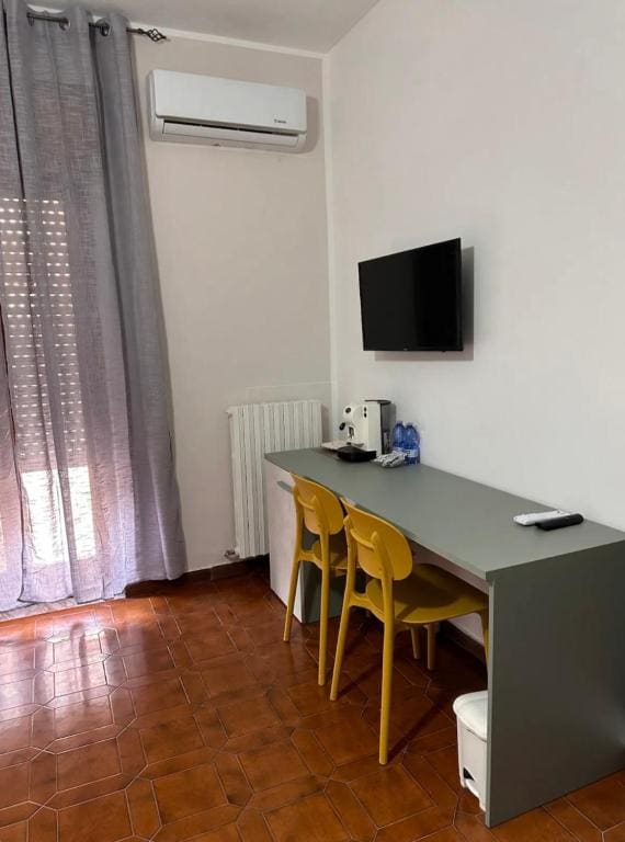 Quadruple Room with Private Bathroom room - Image 2