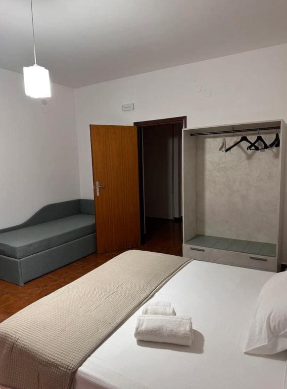 Quadruple Room with Private Bathroom room - Image 3