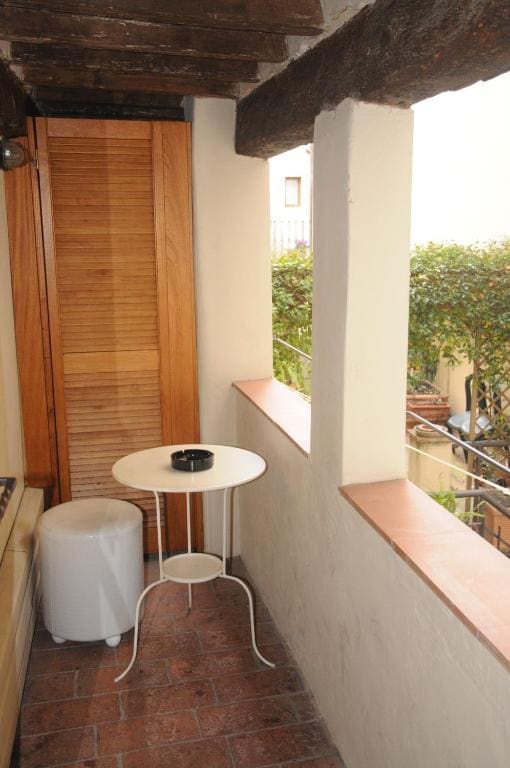 Double Room with Balcony room - Image 2