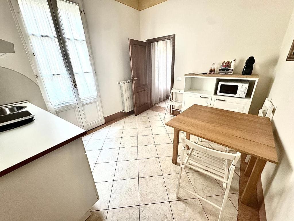 One-Bedroom Apartment room - Image 1