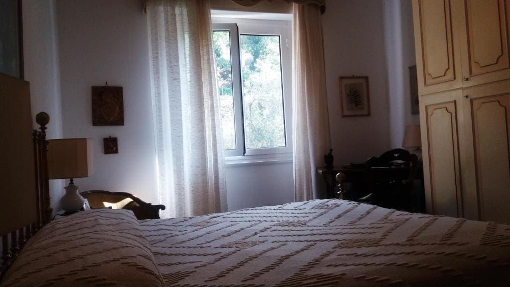 Double Room with Shared Bathroom room - Image 2