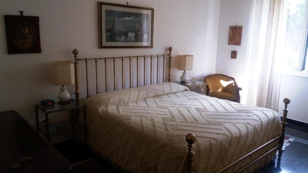 Double Room with Shared Bathroom room - Image 3