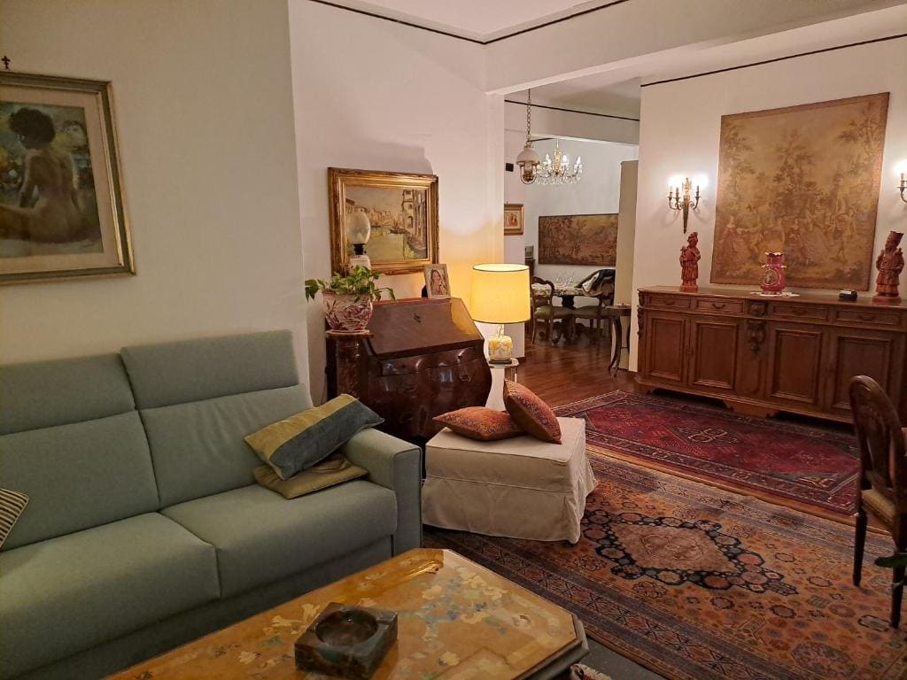 Single Room with Shared Bathroom room - Image 1