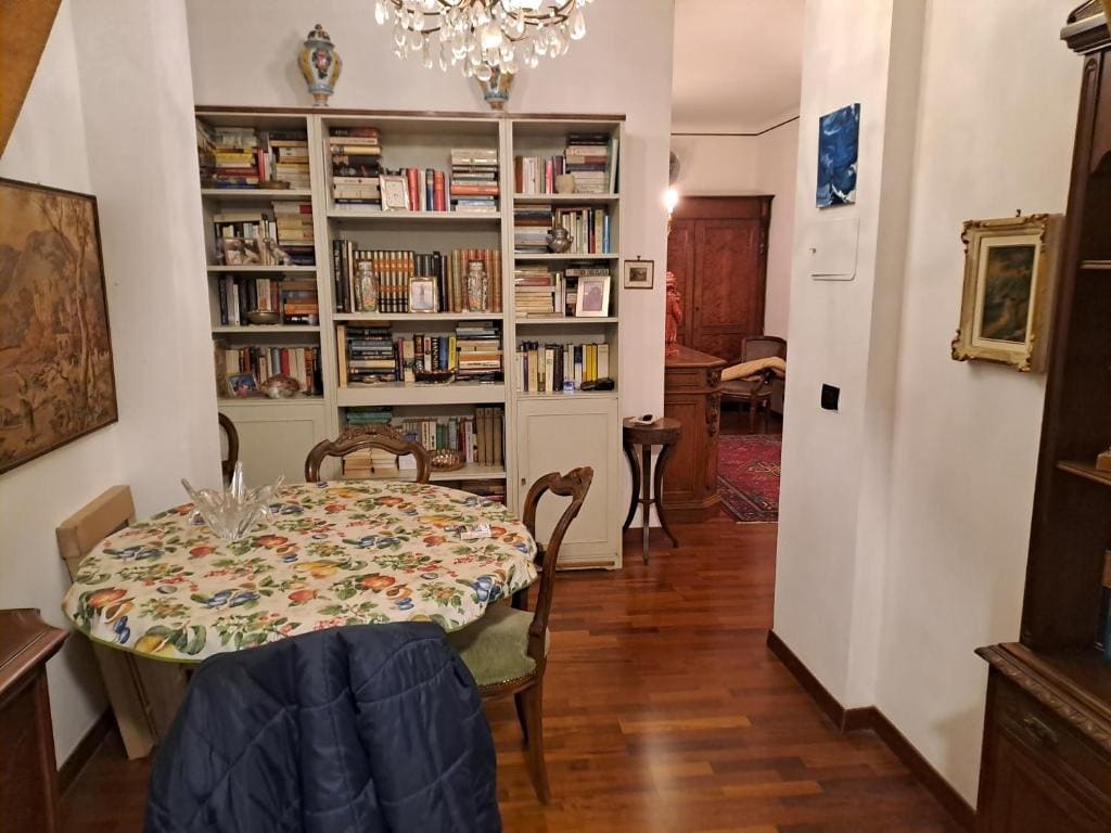 Single Room with Shared Bathroom room - Image 2