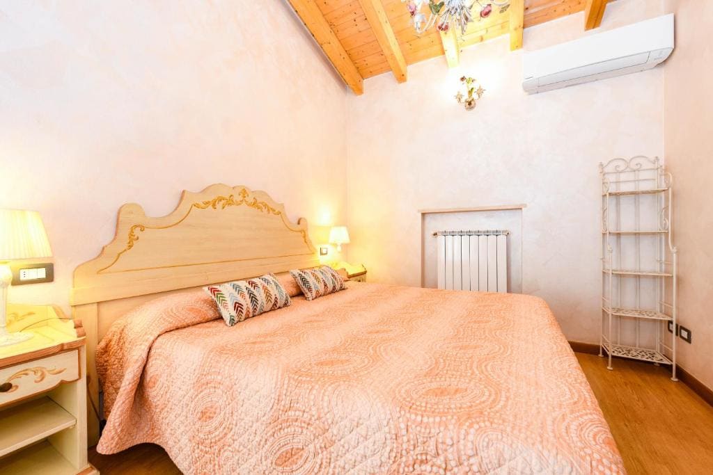 Standard Double or Twin Room with Balcony room - Image 3