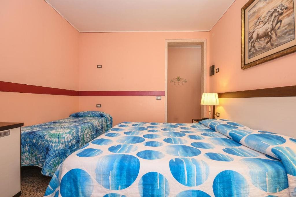 Standard Triple Room room - Image 3