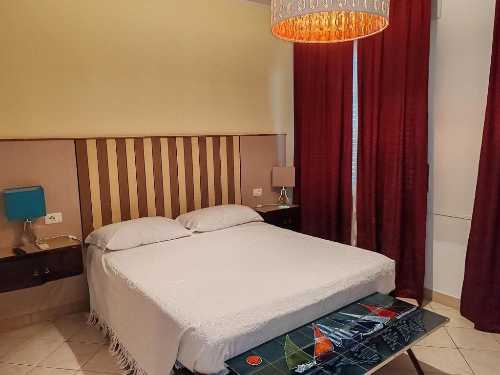One-Bedroom Apartment with Balcony room - Image 3