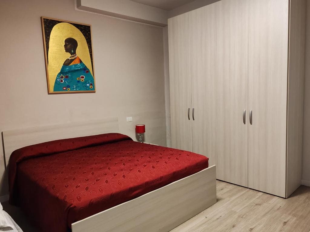 One-Bedroom Apartment with Garden room - Image 1