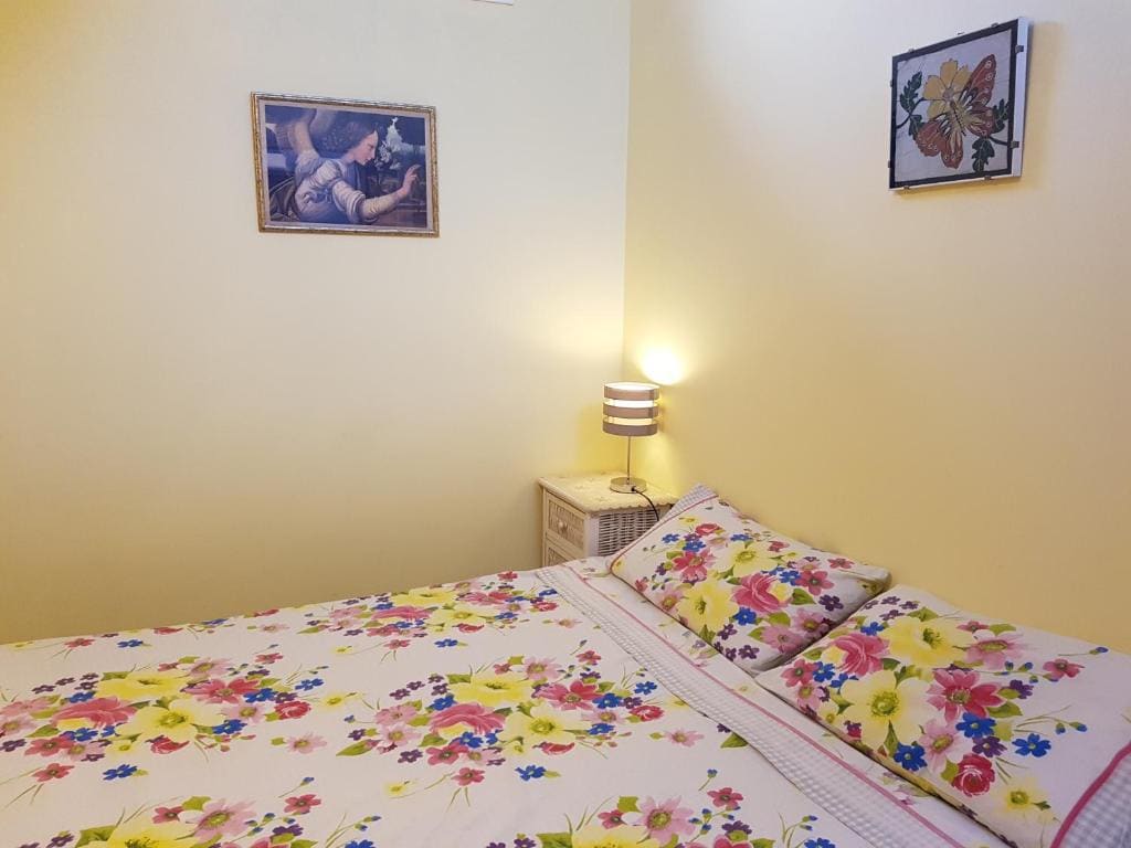 Double Room with Shared Bathroom room - Image 2