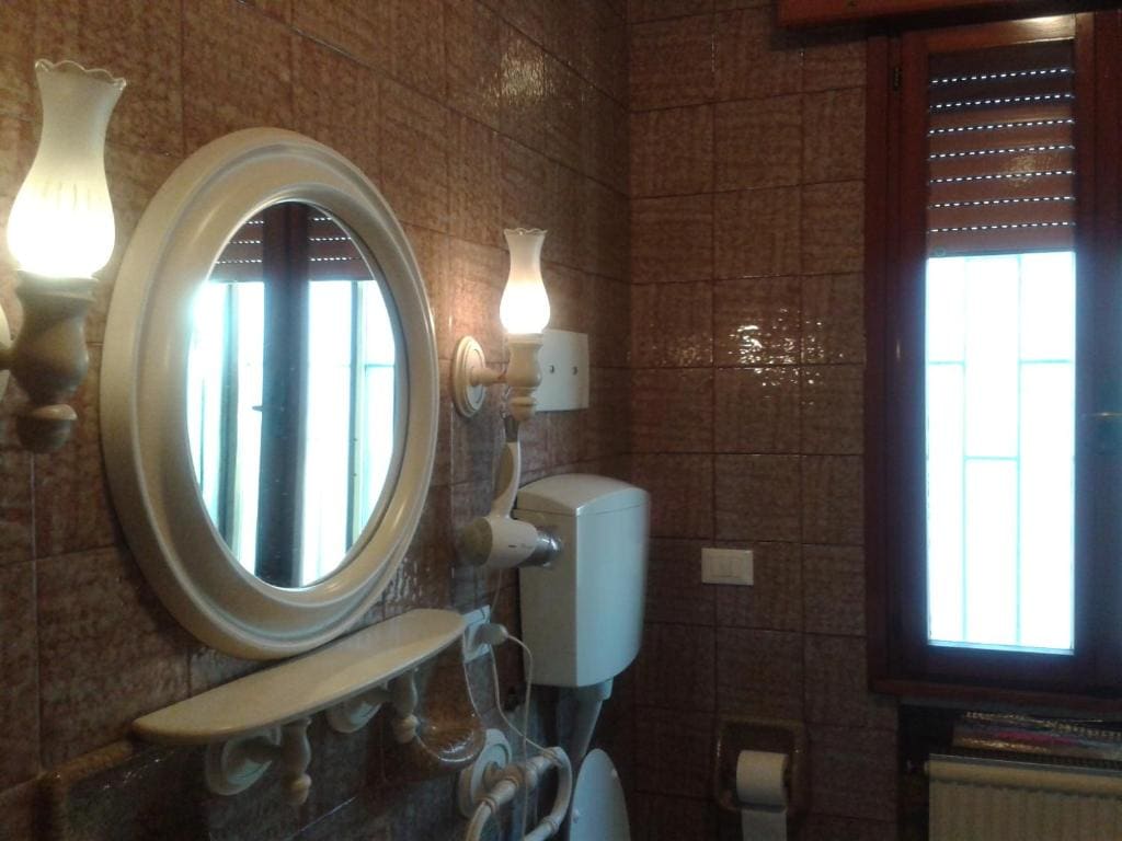 Double Room with Shared Bathroom room - Image 3