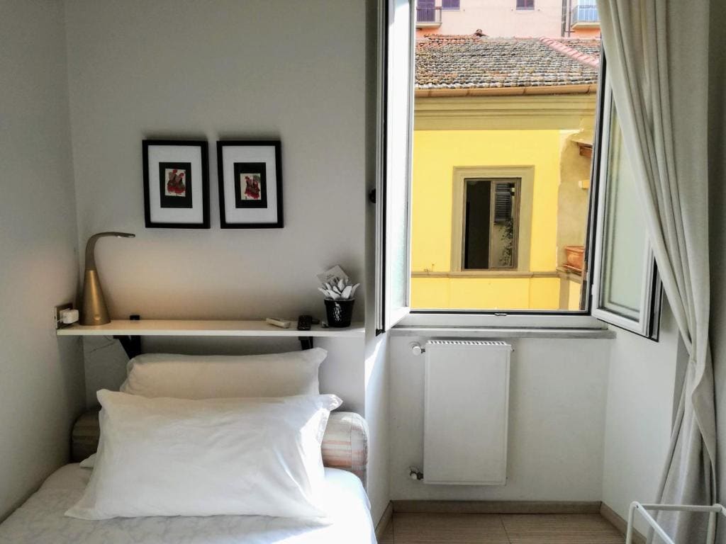 Single Room with Private Bathroom room - Image 3