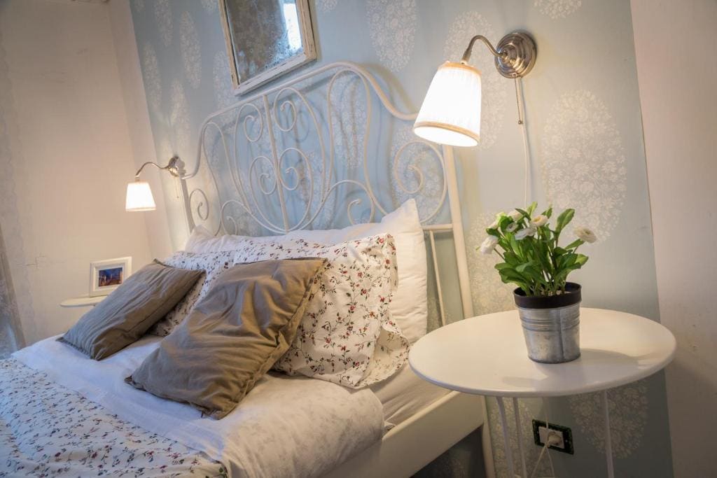Double Room with Private External Bathroom room - Image 2