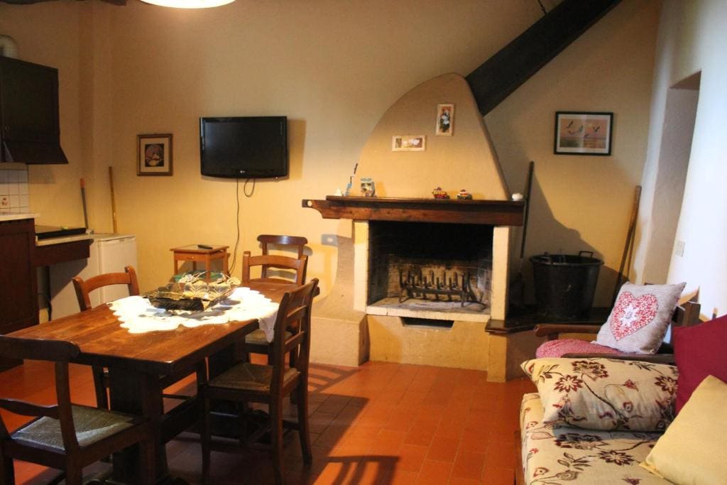 One-Bedroom Apartment room - Image 2